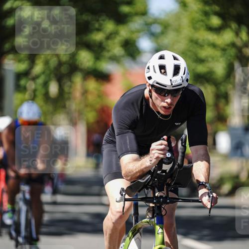 09.08.2026 - GEWOBA Citytriathlon Bremen Michael Burmester http://msf.ph/oto/9949107 09.08.2026 12:45:06 Radfahren 556, 597, 607, 610, 631, 666, 676, 690, 813, 831, 843, 853, 862, 985, 1117, 1128 meine-sportfotos.de