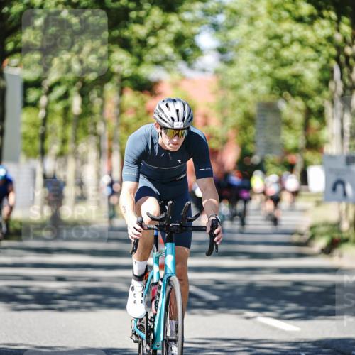 09.08.2026 - GEWOBA Citytriathlon Bremen Michael Burmester http://msf.ph/oto/9949124 09.08.2026 12:45:14 Radfahren 549, 556, 597, 610, 631, 676, 690, 738, 843, 853, 862, 878, 997, 1001, 1128, 1157 meine-sportfotos.de