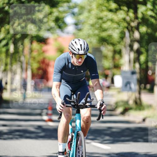 09.08.2026 - GEWOBA Citytriathlon Bremen Michael Burmester http://msf.ph/oto/9949126 09.08.2026 12:45:14 Radfahren 549, 556, 597, 610, 631, 676, 690, 738, 843, 853, 862, 878, 997, 1001, 1128, 1157 meine-sportfotos.de