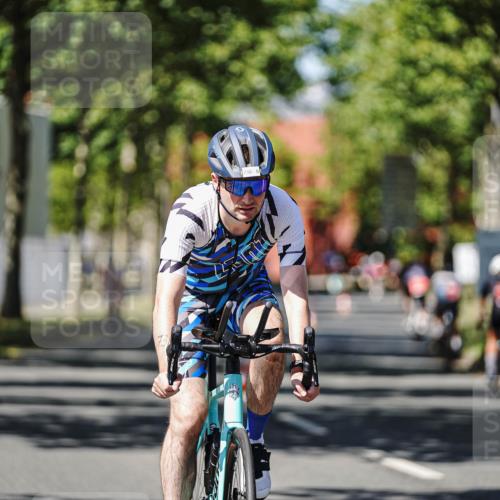 09.08.2026 - GEWOBA Citytriathlon Bremen Michael Burmester http://msf.ph/oto/9949134 09.08.2026 12:45:21 Radfahren 549, 551, 597, 610, 676, 738, 764, 878, 997, 1001, 1128, 1157 meine-sportfotos.de