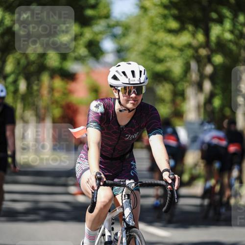 09.08.2026 - GEWOBA Citytriathlon Bremen Michael Burmester http://msf.ph/oto/9949275 09.08.2026 12:47:50 Radfahren 593, 618, 642, 719, 735, 904, 1103 meine-sportfotos.de