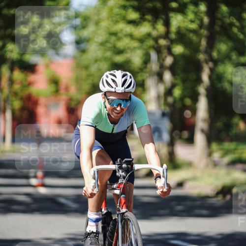 09.08.2026 - GEWOBA Citytriathlon Bremen Michael Burmester http://msf.ph/oto/9949292 09.08.2026 12:48:05 Radfahren 563, 683, 688, 811, 883, 955, 1103, 1116 meine-sportfotos.de