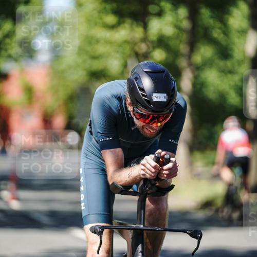 09.08.2026 - GEWOBA Citytriathlon Bremen Michael Burmester http://msf.ph/oto/9949314 09.08.2026 12:48:29 Radfahren 561, 605, 613, 645, 677, 769, 795, 822 meine-sportfotos.de