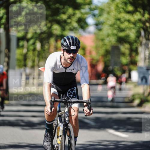 09.08.2026 - GEWOBA Citytriathlon Bremen Michael Burmester http://msf.ph/oto/9949353 09.08.2026 12:49:09 Radfahren 647, 724, 765, 905, 999, 1141 meine-sportfotos.de