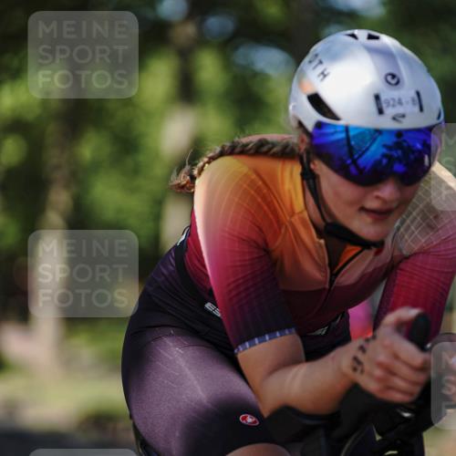 09.08.2026 - GEWOBA Citytriathlon Bremen Michael Burmester http://msf.ph/oto/9949390 09.08.2026 12:49:37 Radfahren 583, 680, 710, 803, 852, 924, 963, 983, 1150 meine-sportfotos.de