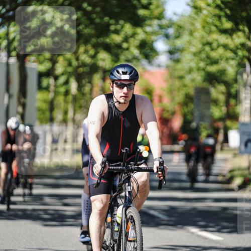 09.08.2026 - GEWOBA Citytriathlon Bremen Michael Burmester http://msf.ph/oto/9949413 09.08.2026 12:49:56 Radfahren 590, 773, 777, 784, 852, 874, 946, 967, 1008, 1150 meine-sportfotos.de