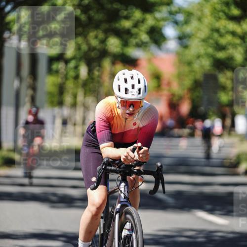 09.08.2026 - GEWOBA Citytriathlon Bremen Michael Burmester http://msf.ph/oto/9949431 09.08.2026 12:50:15 Radfahren 557, 589, 686, 784, 875, 947, 964, 1145 meine-sportfotos.de