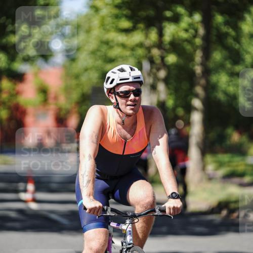 09.08.2026 - GEWOBA Citytriathlon Bremen Michael Burmester http://msf.ph/oto/9949479 09.08.2026 12:51:10 Radfahren 606, 808, 884, 1133 meine-sportfotos.de
