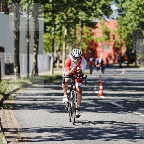 09.08.2026 - GEWOBA Citytriathlon Bremen Michael Burmester http://msf.ph/oto/9949514 09.08.2026 12:51:46 Radfahren 560, 562, 595, 668, 787, 877, 909, 914, 1013, 1110, 1143, 1155 meine-sportfotos.de