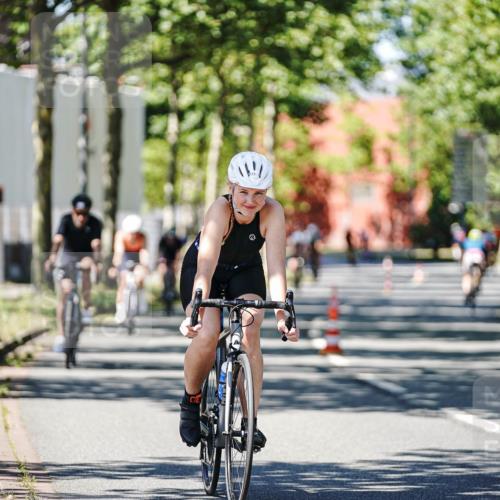 09.08.2026 - GEWOBA Citytriathlon Bremen Michael Burmester http://msf.ph/oto/9949874 09.08.2026 12:59:47 Radfahren 712, 800, 817, 923, 942, 951, 956 meine-sportfotos.de