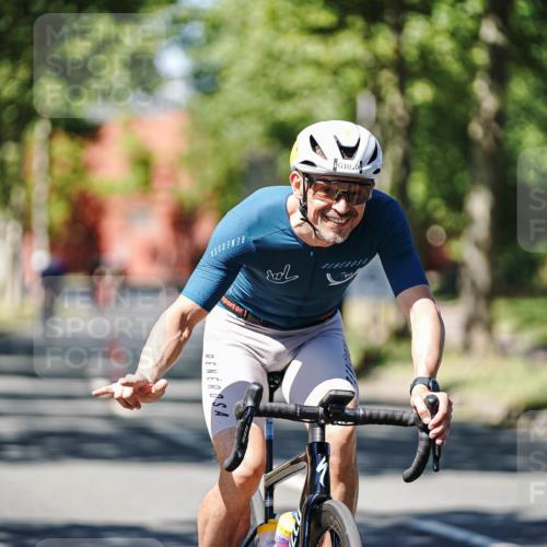 09.08.2026 - GEWOBA Citytriathlon Bremen Michael Burmester http://msf.ph/oto/9949919 09.08.2026 13:00:24 Radfahren 621, 660, 661, 753, 1010, 1128 meine-sportfotos.de