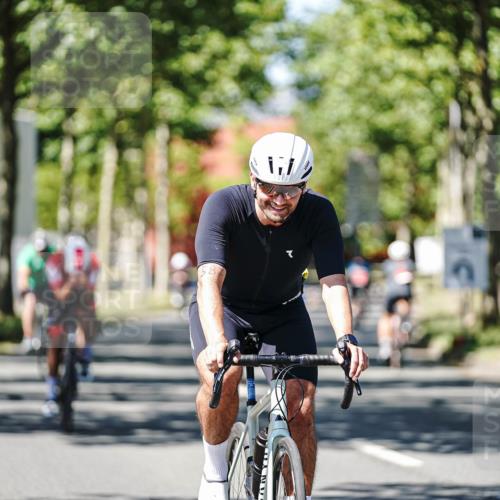 09.08.2026 - GEWOBA Citytriathlon Bremen Michael Burmester http://msf.ph/oto/9950000 09.08.2026 13:01:42 Radfahren 587, 631, 669, 690, 729, 746, 764, 775, 831, 859, 862, 991, 1014, 1120 meine-sportfotos.de