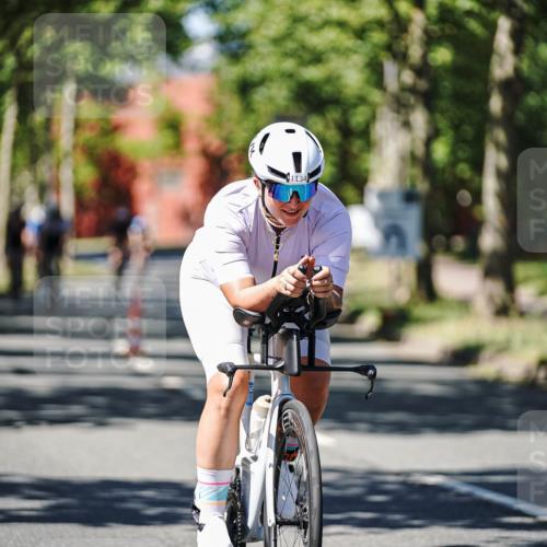 09.08.2026 - GEWOBA Citytriathlon Bremen Michael Burmester http://msf.ph/oto/9950497 09.08.2026 13:11:12 Radfahren 555, 566, 596, 600, 615, 639, 679, 728, 749, 788, 792, 814, 884, 964 meine-sportfotos.de