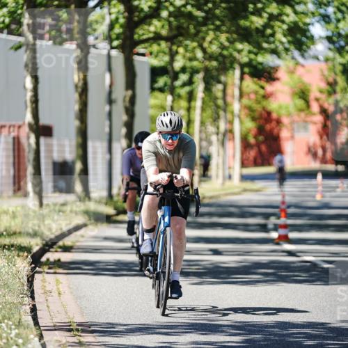 09.08.2026 - GEWOBA Citytriathlon Bremen Michael Burmester http://msf.ph/oto/9950686 09.08.2026 13:15:26 Radfahren 673, 727, 834, 918, 1113, 1126 meine-sportfotos.de
