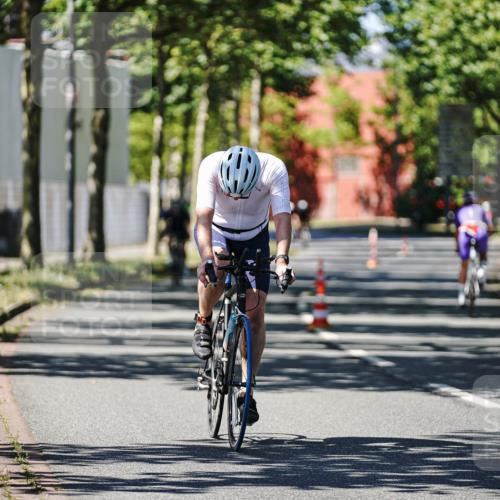 09.08.2026 - GEWOBA Citytriathlon Bremen Michael Burmester http://msf.ph/oto/9950696 09.08.2026 13:15:35 Radfahren 673, 727, 844, 888, 918, 1113 meine-sportfotos.de