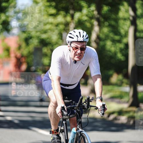 09.08.2026 - GEWOBA Citytriathlon Bremen Michael Burmester http://msf.ph/oto/9950698 09.08.2026 13:15:36 Radfahren 673, 727, 844, 888, 918, 1113 meine-sportfotos.de