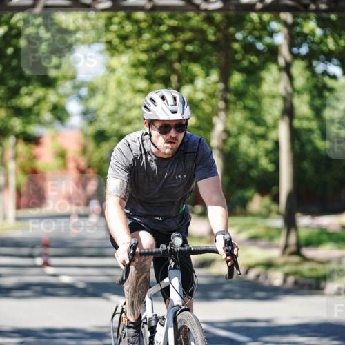09.08.2026 - GEWOBA Citytriathlon Bremen Michael Burmester http://msf.ph/oto/9950825 09.08.2026 13:19:38 Radfahren 693, 785, 813, 944, 1014, 1107 meine-sportfotos.de