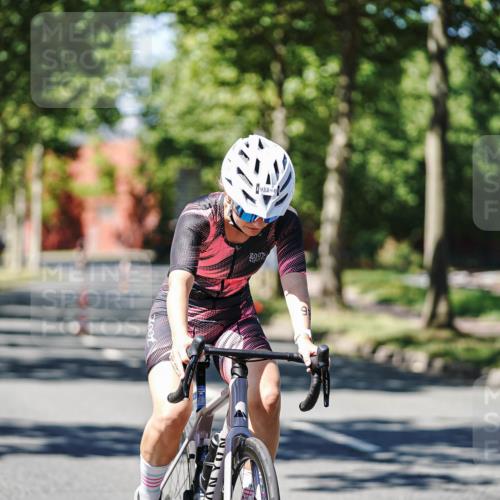 09.08.2026 - GEWOBA Citytriathlon Bremen Michael Burmester http://msf.ph/oto/9950853 09.08.2026 13:20:20 Radfahren 859, 933, 943, 1140 meine-sportfotos.de