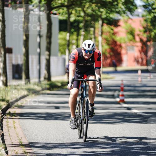 09.08.2026 - GEWOBA Citytriathlon Bremen Michael Burmester http://msf.ph/oto/9950911 09.08.2026 13:23:01 Radfahren 779, 828, 1106 meine-sportfotos.de