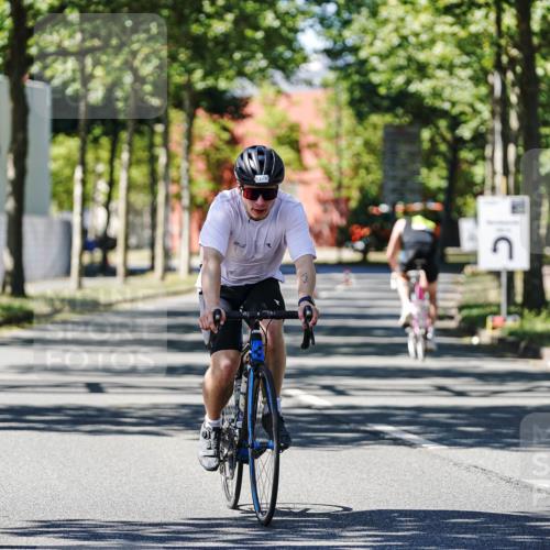 09.08.2026 - GEWOBA Citytriathlon Bremen Michael Burmester http://msf.ph/oto/9951116 09.08.2026 14:08:10 Radfahren 51, 184 meine-sportfotos.de