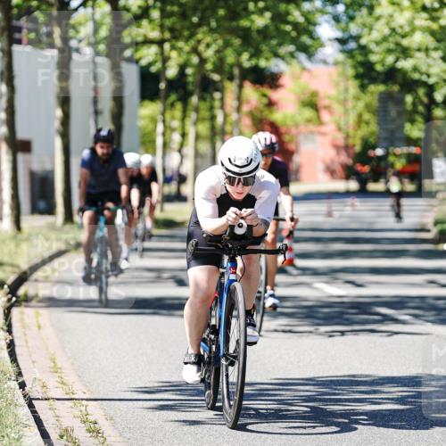 09.08.2026 - GEWOBA Citytriathlon Bremen Michael Burmester http://msf.ph/oto/9951385 09.08.2026 14:15:39 Radfahren 7, 10, 122, 218, 257, 260, 263, 285, 302, 349, 354, 433 meine-sportfotos.de