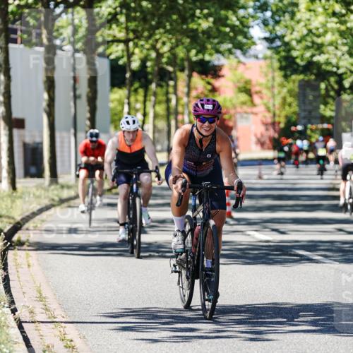 09.08.2026 - GEWOBA Citytriathlon Bremen Michael Burmester http://msf.ph/oto/9951398 09.08.2026 14:15:50 Radfahren 14, 37, 43, 89, 133, 163, 218, 257, 263, 285, 291, 308, 354 meine-sportfotos.de