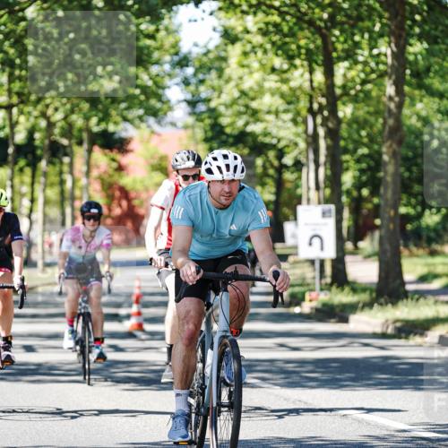 09.08.2026 - GEWOBA Citytriathlon Bremen Michael Burmester http://msf.ph/oto/9951410 09.08.2026 14:15:57 Radfahren 14, 37, 43, 89, 133, 163, 172, 182, 232, 291, 308, 329 meine-sportfotos.de