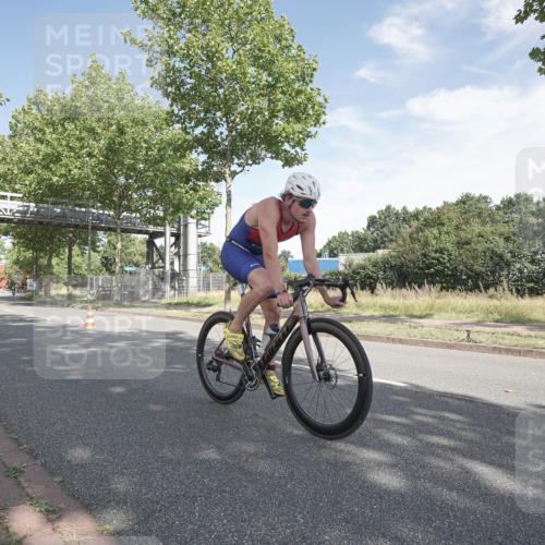 09.08.2026 - GEWOBA Citytriathlon Bremen Michael Burmester http://msf.ph/oto/9952148 09.08.2026 10:18:03 Radfahren 282, 285 meine-sportfotos.de