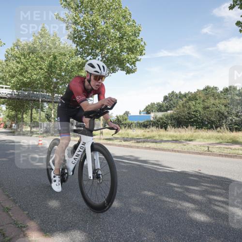 09.08.2026 - GEWOBA Citytriathlon Bremen Michael Burmester http://msf.ph/oto/9952171 09.08.2026 10:21:36 Radfahren 287, 349 meine-sportfotos.de