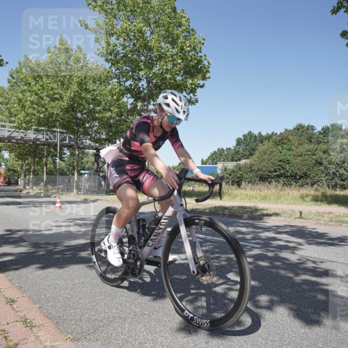 09.08.2026 - GEWOBA Citytriathlon Bremen Michael Burmester http://msf.ph/oto/9952233 09.08.2026 13:20:21 Radfahren 859, 933, 943, 991, 1140 meine-sportfotos.de