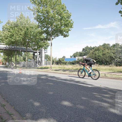 09.08.2026 - GEWOBA Citytriathlon Bremen Michael Burmester http://msf.ph/oto/9952240 09.08.2026 10:25:08 Radfahren 358, 377 meine-sportfotos.de