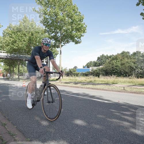 09.08.2026 - GEWOBA Citytriathlon Bremen Michael Burmester http://msf.ph/oto/9952253 09.08.2026 10:25:25 Radfahren 301, 323, 336, 345, 360, 377, 427 meine-sportfotos.de