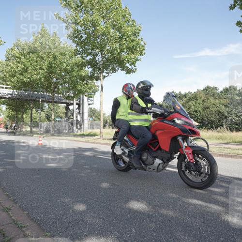 09.08.2026 - GEWOBA Citytriathlon Bremen Michael Burmester http://msf.ph/oto/9952288 09.08.2026 10:26:06 Radfahren 389, 416 meine-sportfotos.de
