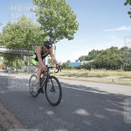 09.08.2026 - GEWOBA Citytriathlon Bremen Michael Burmester http://msf.ph/oto/9952370 09.08.2026 10:28:15 Radfahren 395, 502 meine-sportfotos.de