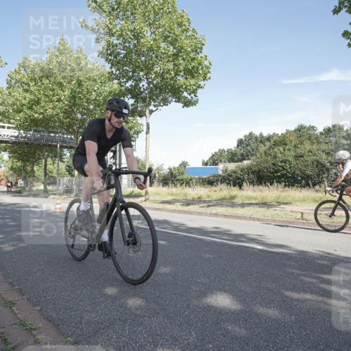 09.08.2026 - GEWOBA Citytriathlon Bremen Michael Burmester http://msf.ph/oto/9952388 09.08.2026 10:28:32 Radfahren 329, 332, 340, 362, 369, 502 meine-sportfotos.de