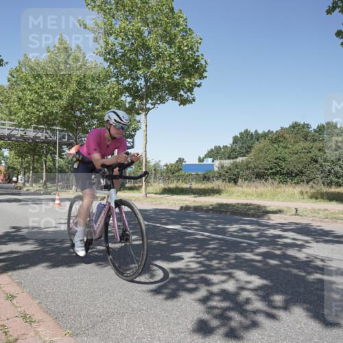 09.08.2026 - GEWOBA Citytriathlon Bremen Michael Burmester http://msf.ph/oto/9952389 09.08.2026 13:24:52 Radfahren 885, 969, 1102 meine-sportfotos.de