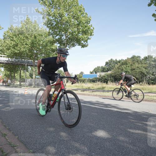 09.08.2026 - GEWOBA Citytriathlon Bremen Michael Burmester http://msf.ph/oto/9952433 09.08.2026 10:29:07 Radfahren 325, 343, 352, 392, 396, 437, 517, 519 meine-sportfotos.de