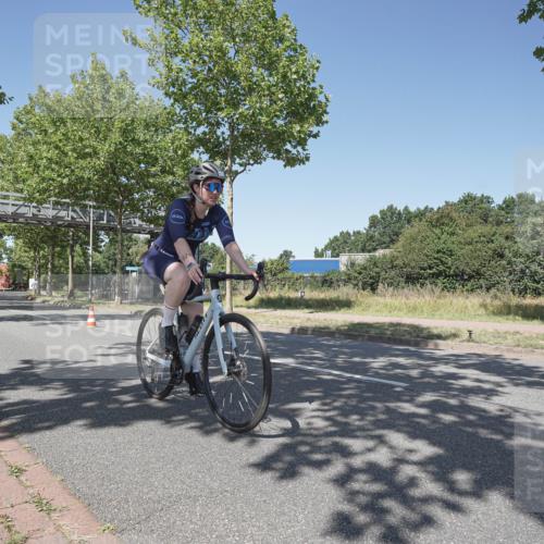 09.08.2026 - GEWOBA Citytriathlon Bremen Michael Burmester http://msf.ph/oto/9952446 09.08.2026 13:27:44 Radfahren 927 meine-sportfotos.de
