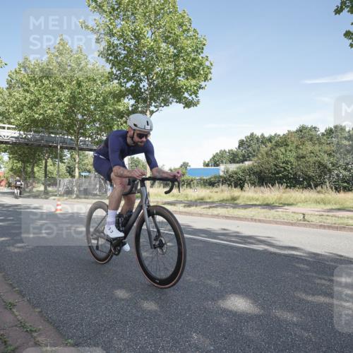09.08.2026 - GEWOBA Citytriathlon Bremen Michael Burmester http://msf.ph/oto/9952505 09.08.2026 10:30:06 Radfahren 313, 350, 366, 388, 516, 528 meine-sportfotos.de