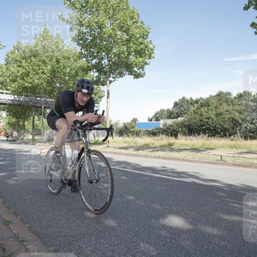 09.08.2026 - GEWOBA Citytriathlon Bremen Michael Burmester http://msf.ph/oto/9952521 09.08.2026 10:30:26 Radfahren 221, 294, 350, 382, 407, 520 meine-sportfotos.de