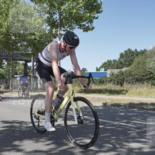 09.08.2026 - GEWOBA Citytriathlon Bremen Michael Burmester http://msf.ph/oto/9952953 09.08.2026 14:13:10 Radfahren 2, 38, 54, 82, 83, 279, 304 meine-sportfotos.de
