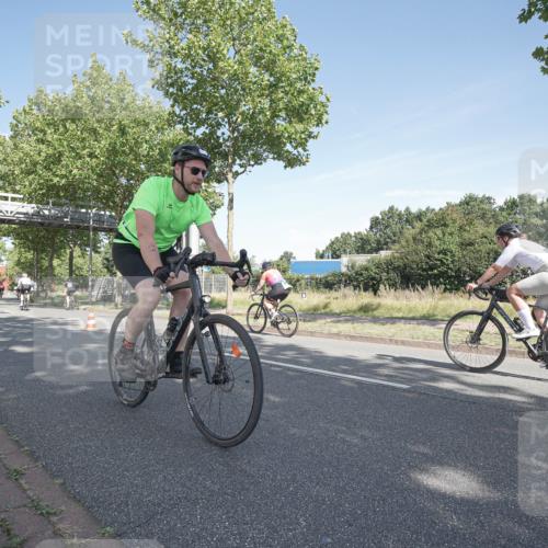 09.08.2026 - GEWOBA Citytriathlon Bremen Michael Burmester http://msf.ph/oto/9952982 09.08.2026 10:35:50 Radfahren 17, 29, 37, 43, 89, 107, 109, 119, 123, 141, 151, 167, 181, 201, 217, 241, 423, 462, 471, 494, 509 meine-sportfotos.de