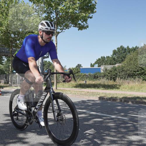09.08.2026 - GEWOBA Citytriathlon Bremen Michael Burmester http://msf.ph/oto/9953147 09.08.2026 14:15:56 Radfahren 14, 37, 43, 89, 133, 163, 172, 182, 232, 291, 308, 329 meine-sportfotos.de