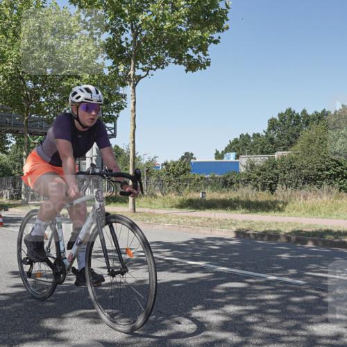 09.08.2026 - GEWOBA Citytriathlon Bremen Michael Burmester http://msf.ph/oto/9953193 09.08.2026 14:16:28 Radfahren 20, 58, 132, 203, 217, 220, 240, 271, 284, 345, 351, 360 meine-sportfotos.de