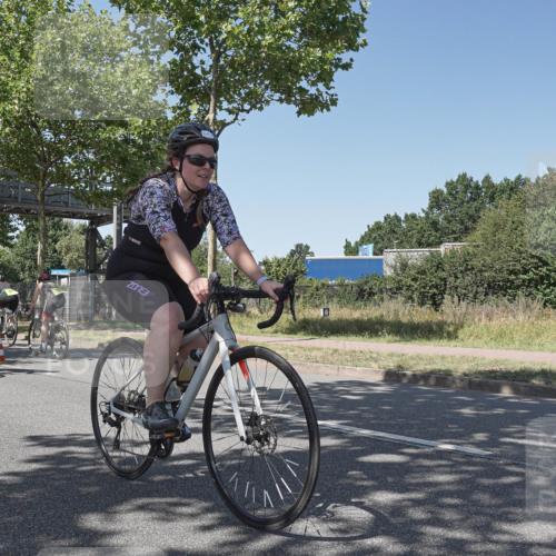 09.08.2026 - GEWOBA Citytriathlon Bremen Michael Burmester http://msf.ph/oto/9953432 09.08.2026 14:18:42 Radfahren 18, 107, 173, 202, 221, 227, 266, 277, 280, 289, 297, 314, 324, 344, 347, 352, 369, 377, 385 meine-sportfotos.de