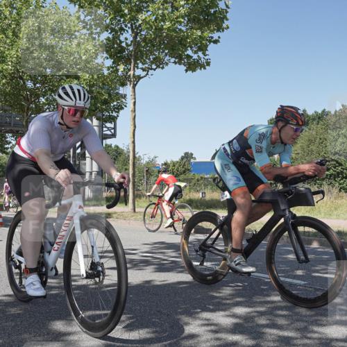 09.08.2026 - GEWOBA Citytriathlon Bremen Michael Burmester http://msf.ph/oto/9953457 09.08.2026 14:18:53 Radfahren 107, 173, 210, 221, 227, 244, 266, 289, 297, 314, 324, 341, 344, 347, 352, 370, 373, 385, 403, 455 meine-sportfotos.de
