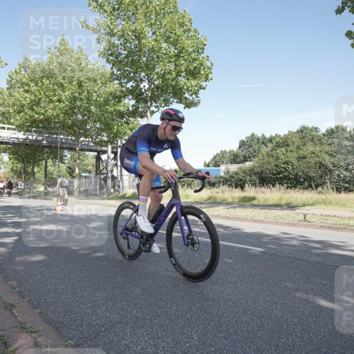 09.08.2026 - GEWOBA Citytriathlon Bremen Michael Burmester http://msf.ph/oto/9953471 09.08.2026 10:45:38 Radfahren 355, 400 meine-sportfotos.de