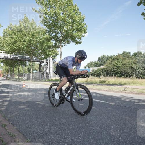 09.08.2026 - GEWOBA Citytriathlon Bremen Michael Burmester http://msf.ph/oto/9953673 09.08.2026 10:49:22 Radfahren 294, 320, 413, 430, 454, 497 meine-sportfotos.de
