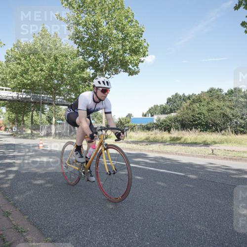 09.08.2026 - GEWOBA Citytriathlon Bremen Michael Burmester http://msf.ph/oto/9953701 09.08.2026 10:49:51 Radfahren 317, 410 meine-sportfotos.de