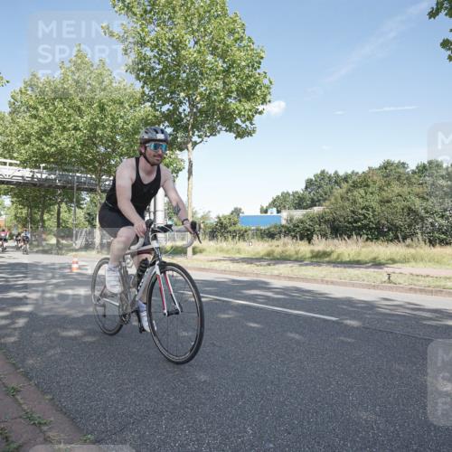 09.08.2026 - GEWOBA Citytriathlon Bremen Michael Burmester http://msf.ph/oto/9953713 09.08.2026 10:49:57 Radfahren 317, 334, 410, 458, 489 meine-sportfotos.de